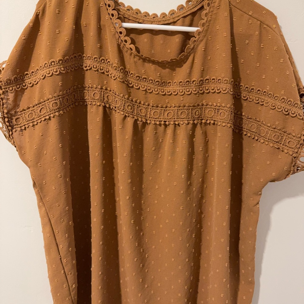 Women's Rust Lace Trim Top